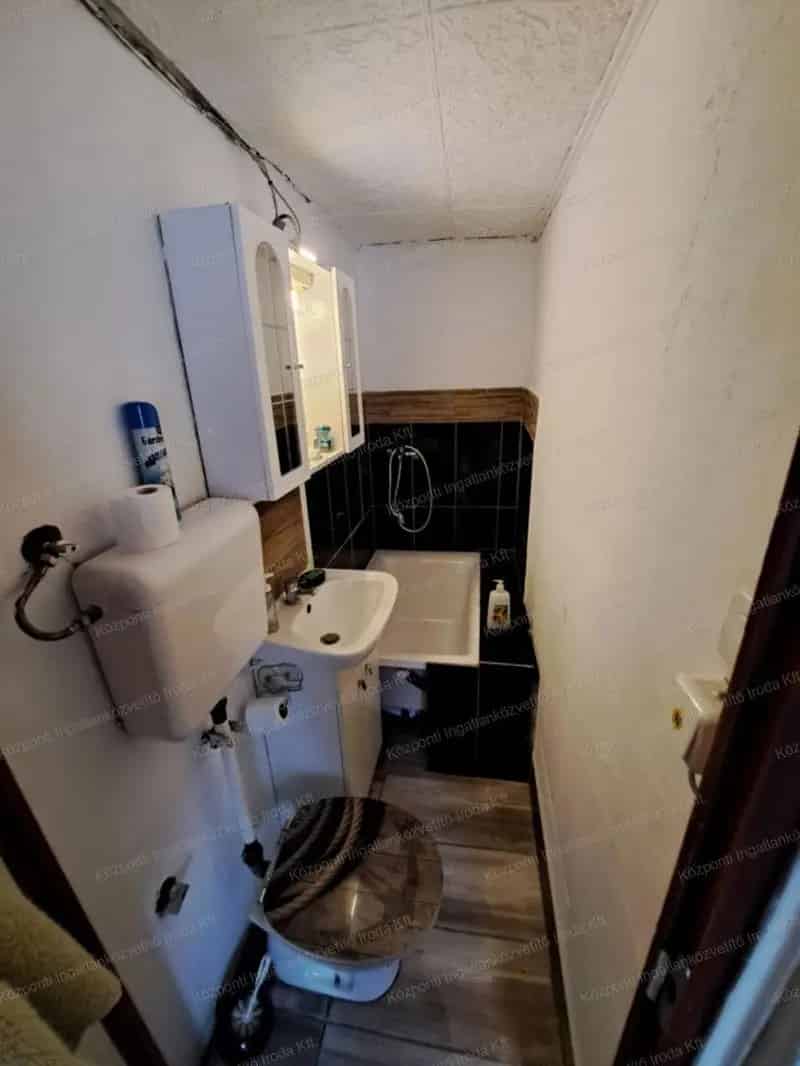 Tatabánya Turul-hegy 84 m2-es családi ház medence terasszal