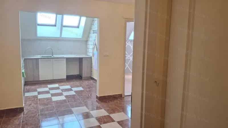Szolnok Tiszaparti sétányhoz közeli 3 szobás tégla lakás eladó
