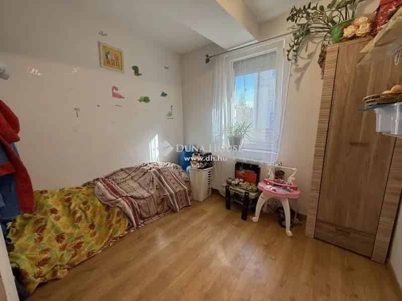 Gyömrői családi ház eladó - 4 szoba, kert, 3 autós beálló