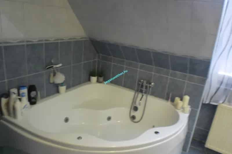 240 m2-es 3 szintes ház Ózdon horgásztó közelében