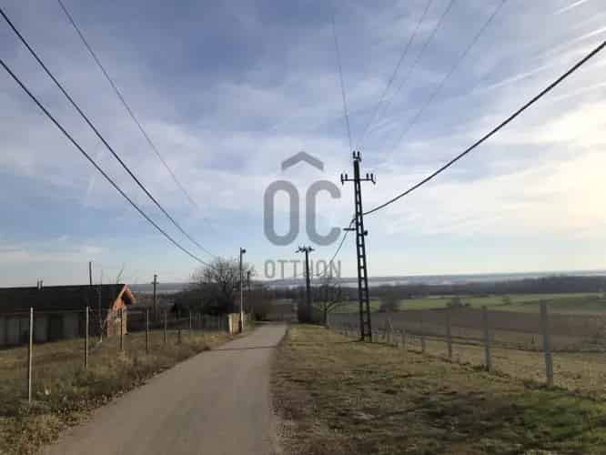 Sukorói eladó telek tóparti panorámával 1065 nm