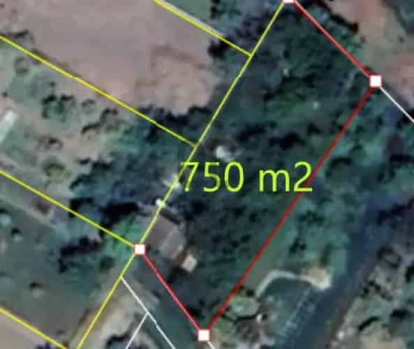 Szegedi eladó mezőgazdasági ingatlan 750nm faházzal
