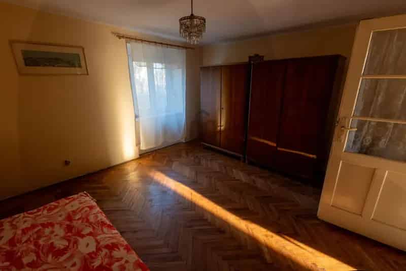 Sukorói Velencei-tóra néző 70 nm-es 2 szobás ház