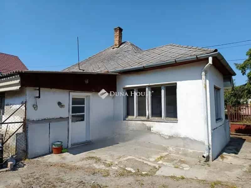 80 nm-es ház Nagykáta vasútállomás közelében 2542 nm-es telken
