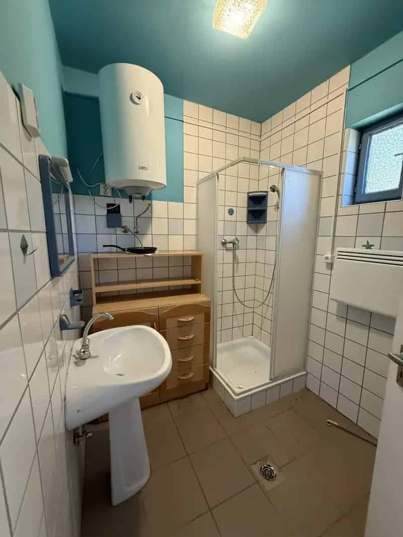 27 m2-es szigetelt ház Újbarokban 1174 m2-es telekkel