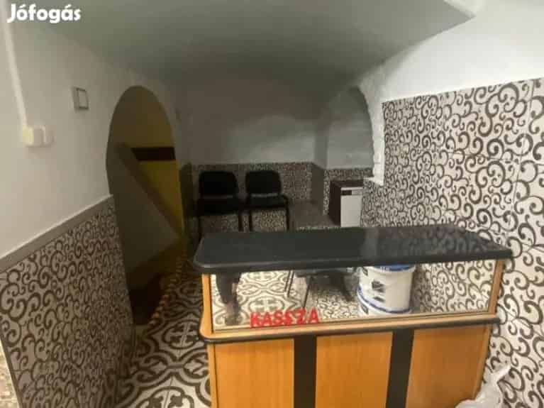 Pécs Belváros Utcai Bejáratos Üzlethelyiség Eladó