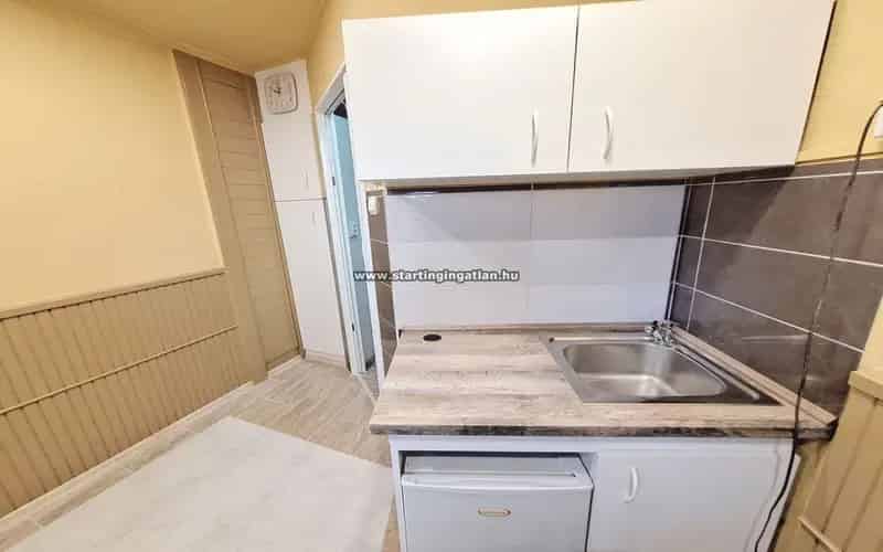 Budapest VIII kerület Üzlethelyiség eladó 14 m2 + 9 m2 galéria