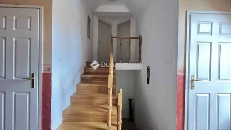 Almagyar-domb panorámás családi ház kiadó