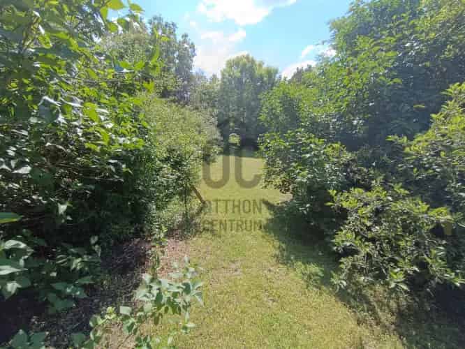 Vácrátóti eladó telek 555 m2 Lf-1 30 beépíthetőség