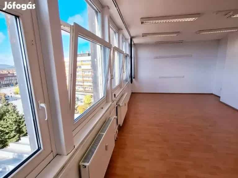 Panorámás 62nm-es Iroda eladó Veszprém Belvárosában