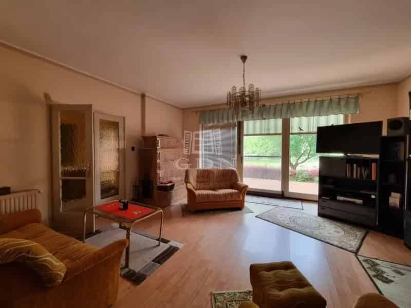 Székesfehérvár Öreghegy 720m2-es telek 117m2-es ház 3 garázzsal