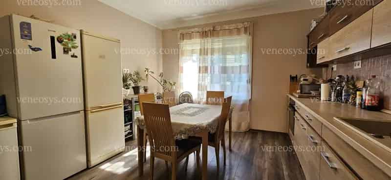 Felujitott Ikerhazresz Szolnok Kertvarosaban 86m2 40m2 Mellekepülettel