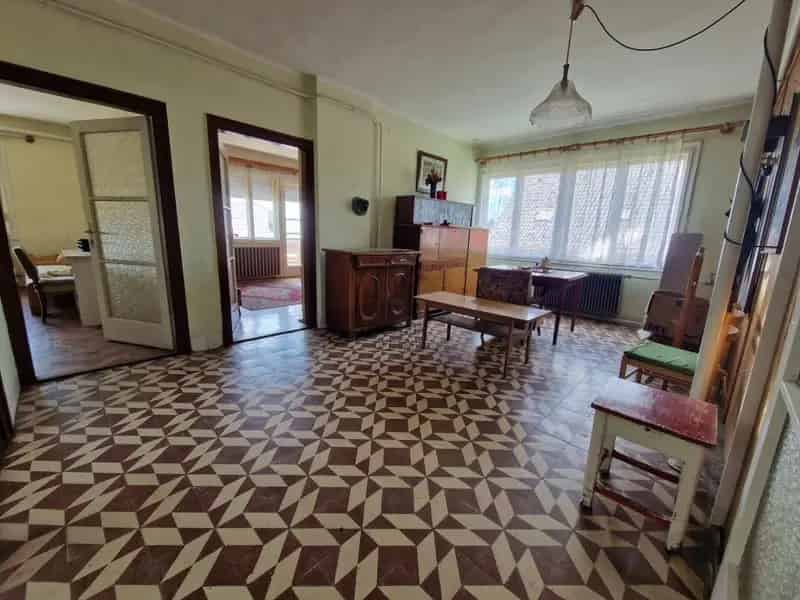 190m2-es családi ház eladó 120m2 műhellyel nagy telekkel