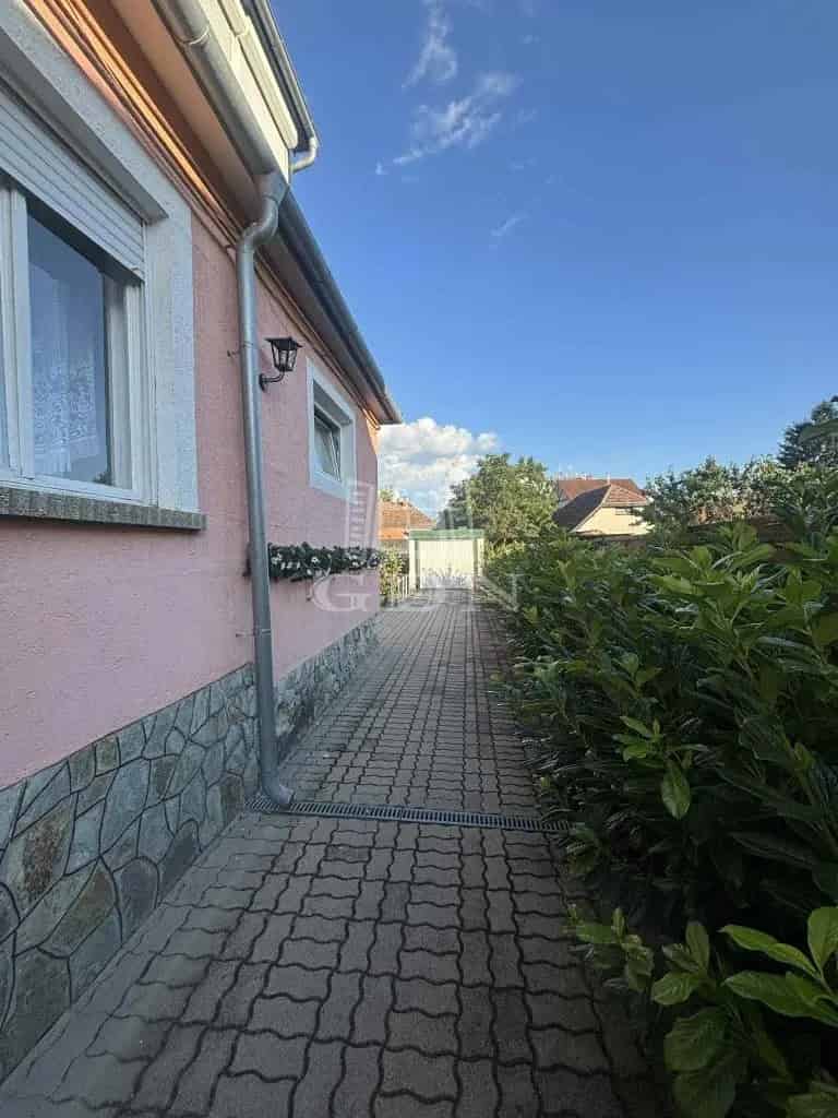 Szombathelyi Kétgenerációs Családi Ház Eladó