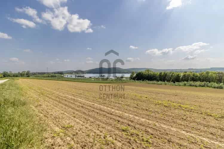 Fehérvárcsurgó eladó telek tóra néző 5499 m2
