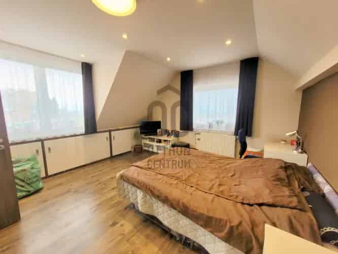 Váci családi ház eladó - 3 hálószoba, medence, panoráma