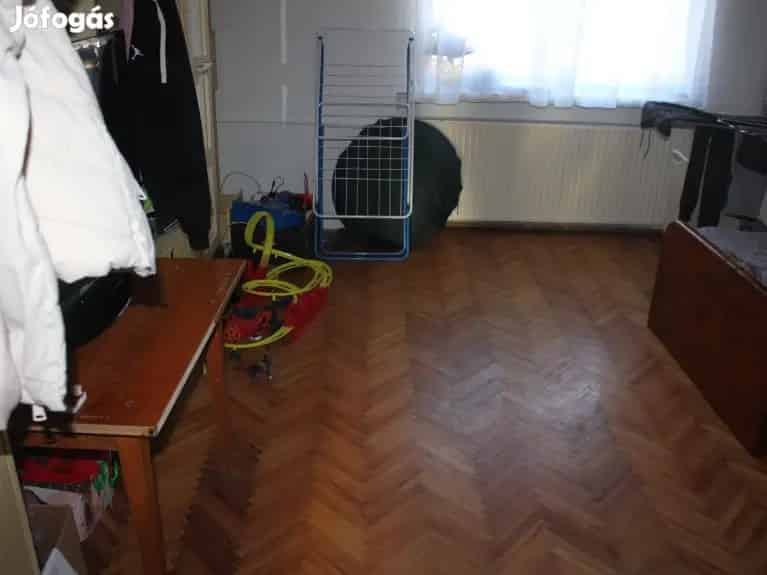Csornán eladó családi ház 700m2 telekkel