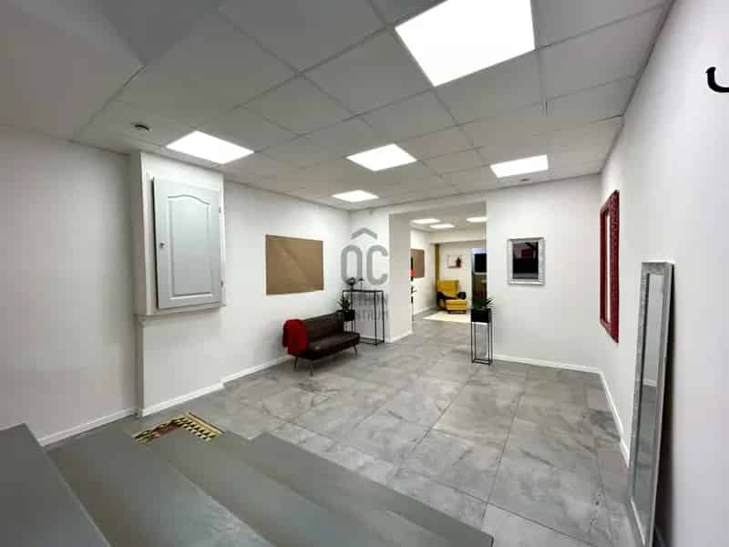Két Üzlethelység Eladó: 45m2 és 83m2