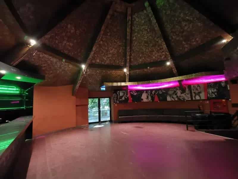 2400 m2-es Epület Elado a Nepligetben Befektetőknek es Vallalkozasoknak
