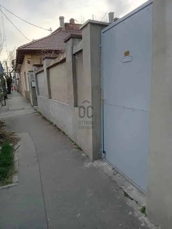 Felújított Újpesti Lakásrész Privát Udvarral Eladó