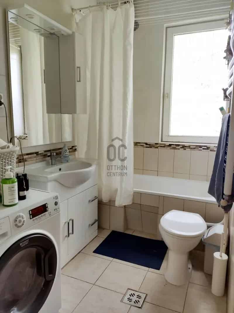 Panorámás Sorházi Házrész 3 Lakrésszel - Több Generációnak is Alkalmas