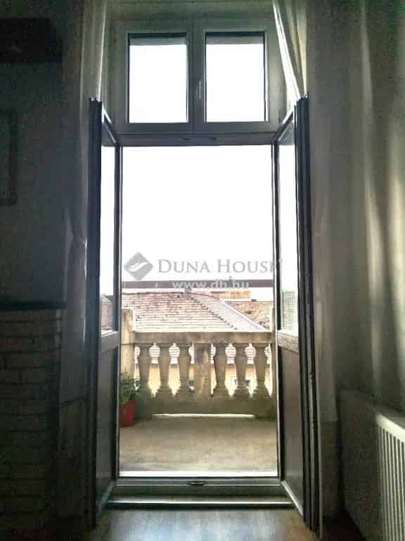 Városi panorámás 92m2-es 3 szobás lakás erkéllyel eladó