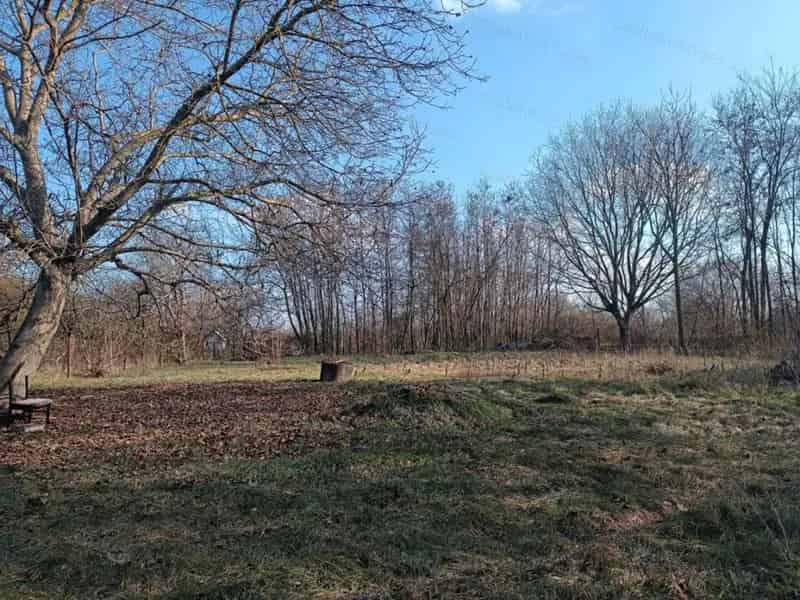 Ceglédi zártkerti telek eladó - 1437 m² - gazdasági épülettel