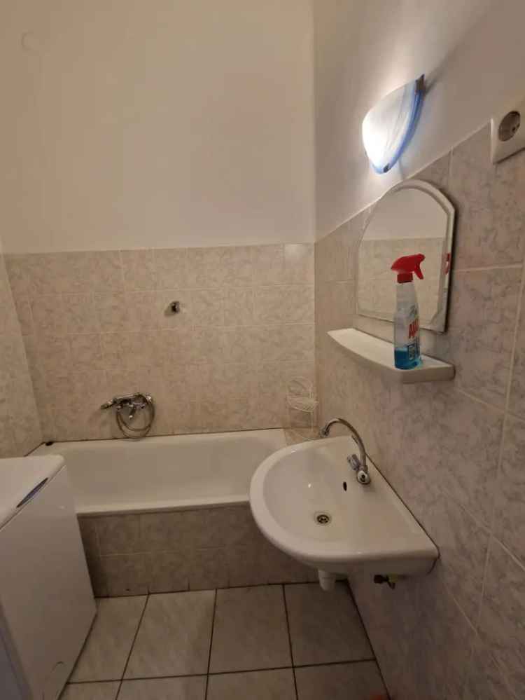 30m2-es Garzonlakás Szolnok József Attila úton