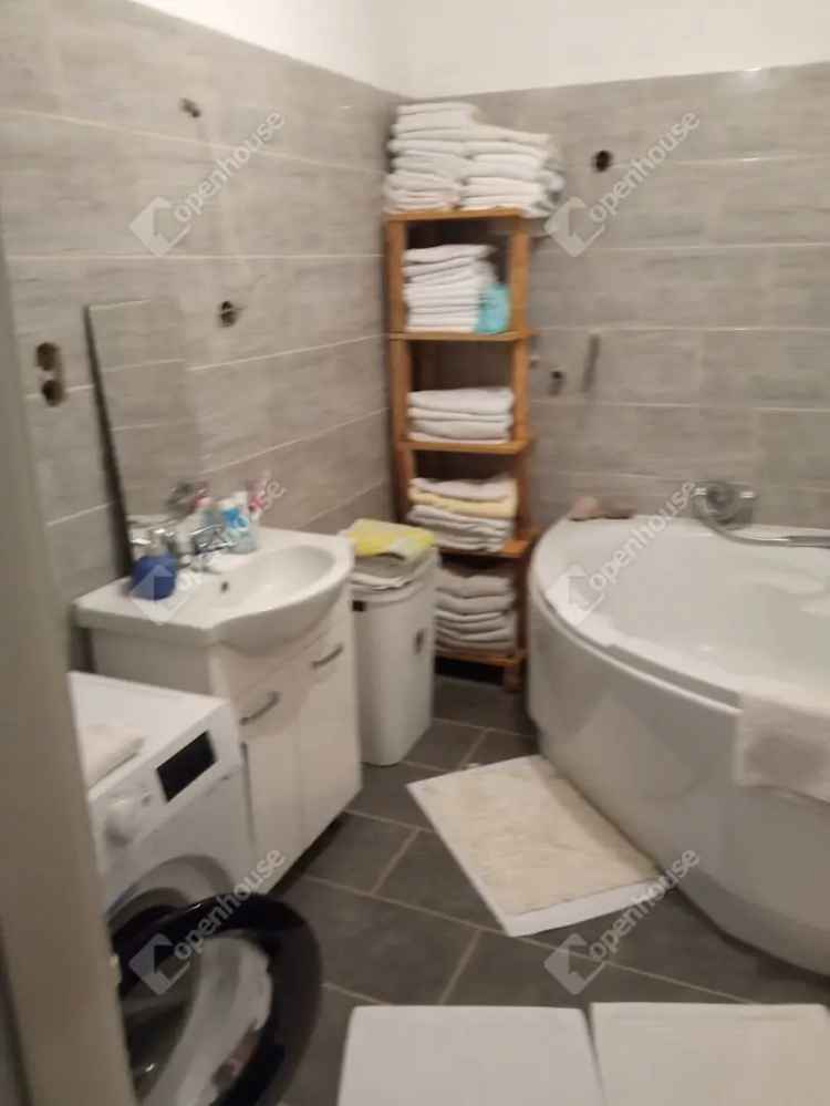 Böhönyei családi ház eladó - felújított, többgenerációs, 300 m²