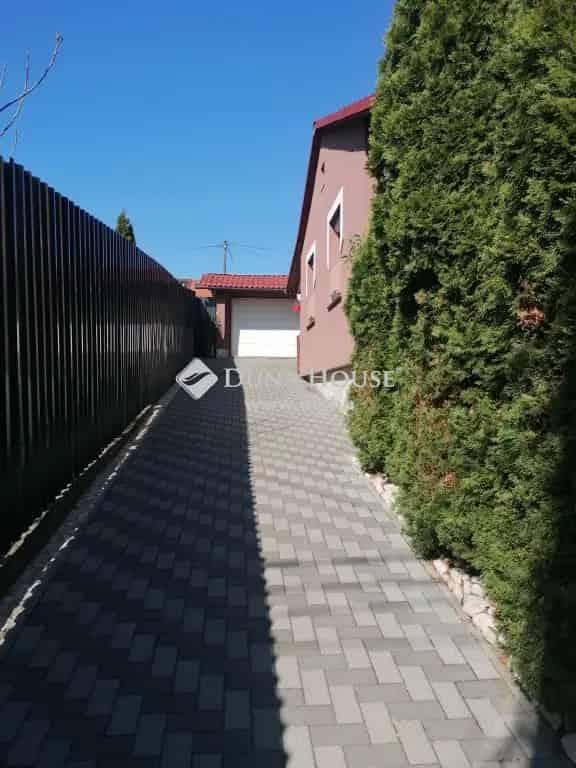 95 m2-es felújított családi ház Komlón - CSOK-ra alkalmas