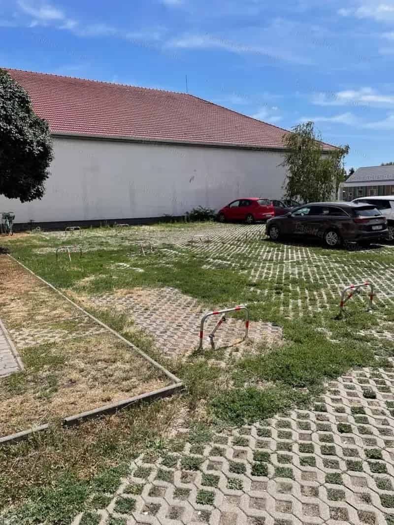 19 Parkolóhelyes Ingatlan Törökszentmiklóson