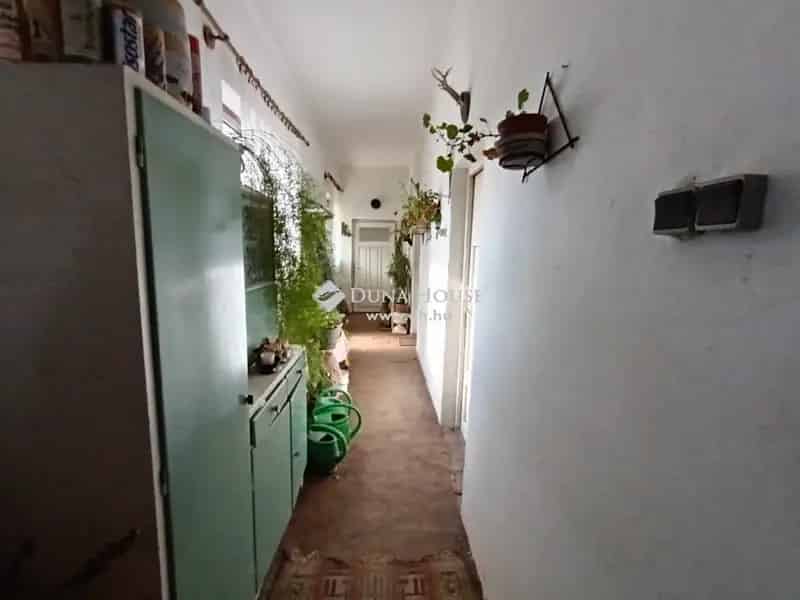 200 m2-es 5 szobás ház Bakonyszombathelyen 4100 m2 telekkel