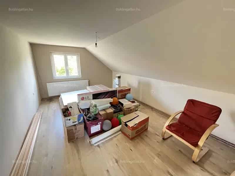 140m2-es felújított családi ház Batén 1100m2 telekkel