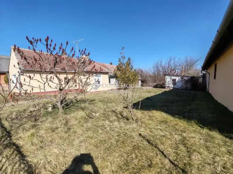 Balaton közeli családi ház eladó 1549 m2-es telekkel