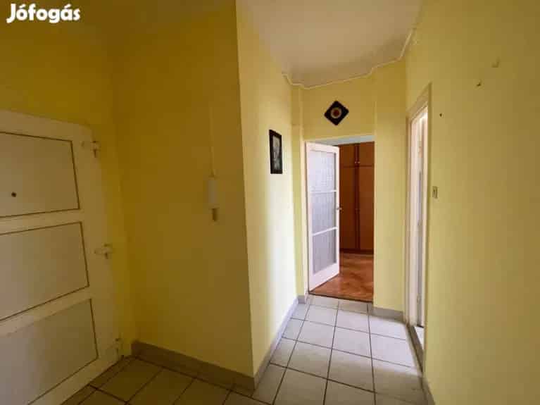Kazincbarcika Pollak M utca 2 szobás felújított tégla lakás eladó
