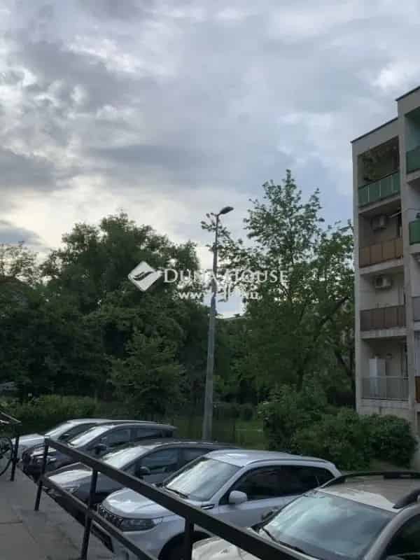 XV kerulet 52 nm-es Foldszinti 1 2 FELSZOBAS LAKAS Zart Lakoparkban