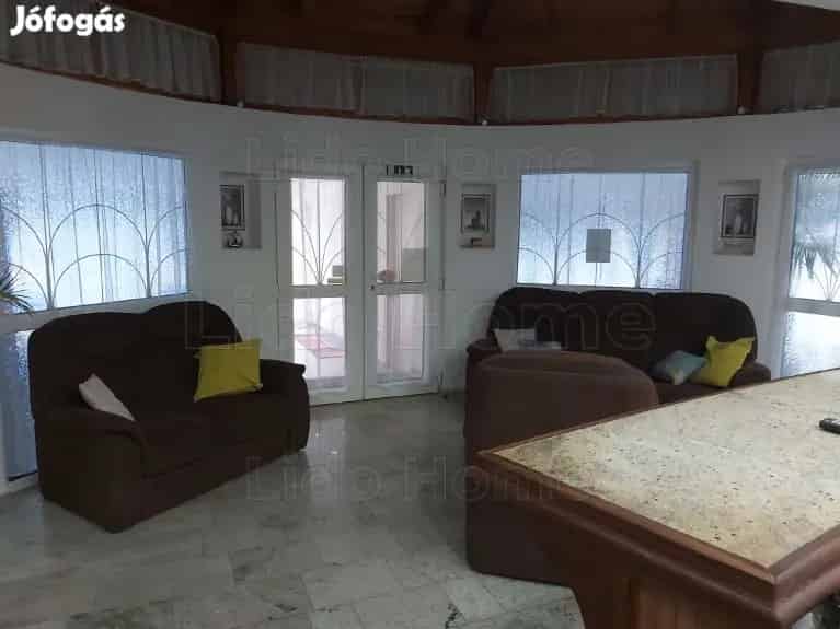 Strandközeli Felújított Apartmanház Gyenesdiáson 12 Szobával