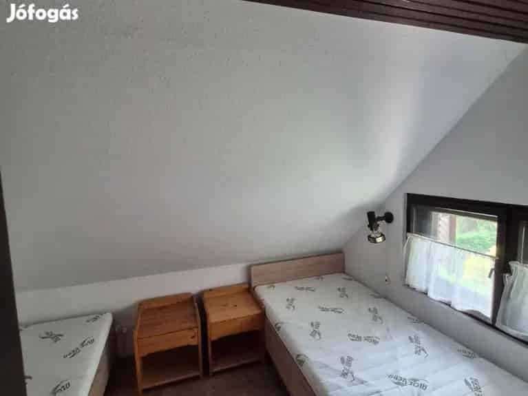Ábrahámhegyi nyaraló eladó 60 m2 1023 m2 telekkel