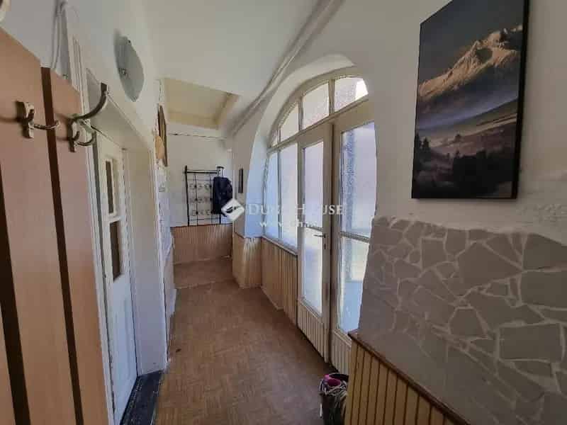 Pápa Belváros 58nm-es 1 szobás felújítandó lakás eladó