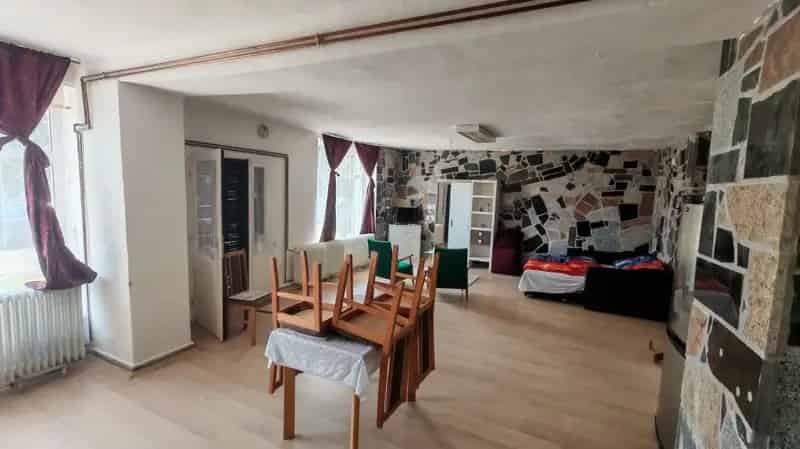 170 nm-es családi ház eladó Kishárságyban boltként és apartmanként is üzemeltethető