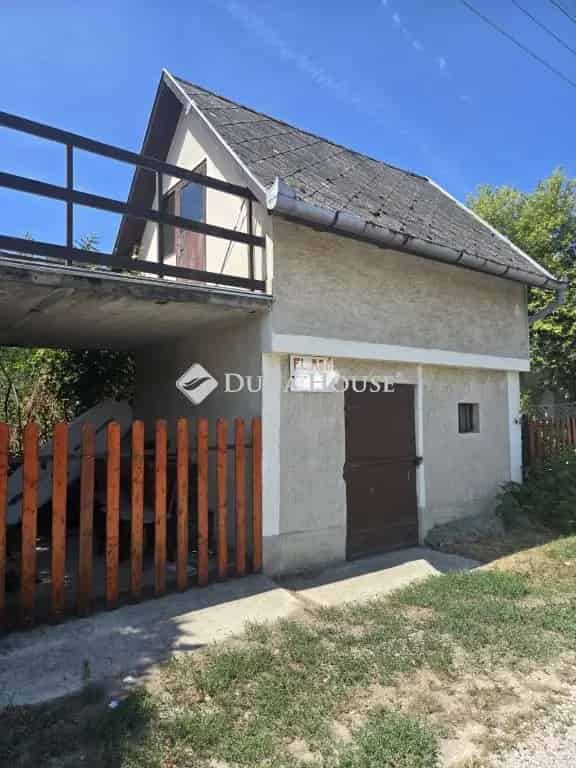 Eladó présház Szabadbattyánban 1073 m2-es telken