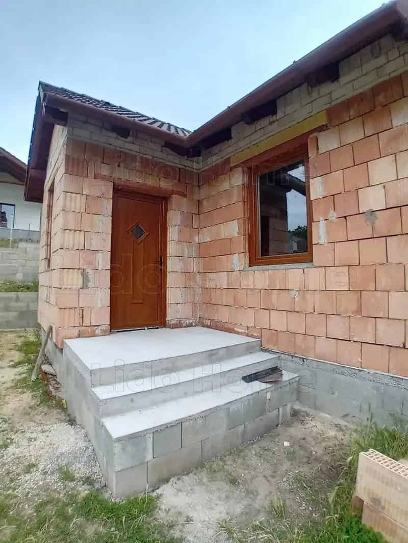 Szerkezetkész családi ház eladó Öskün