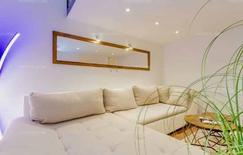 Nézze meg, ebbe azonnal bele fog szeretni! Teljesen felújított Airbnb-s lakás a belváros szívében, a Szondi utcában eladó!