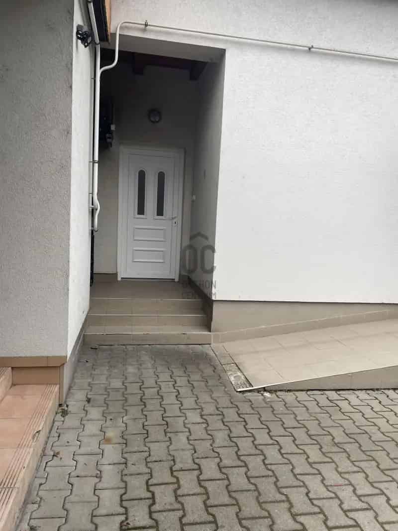 Abonyi üzleti ingatlan eladó 210 nm 464 nm telekkel