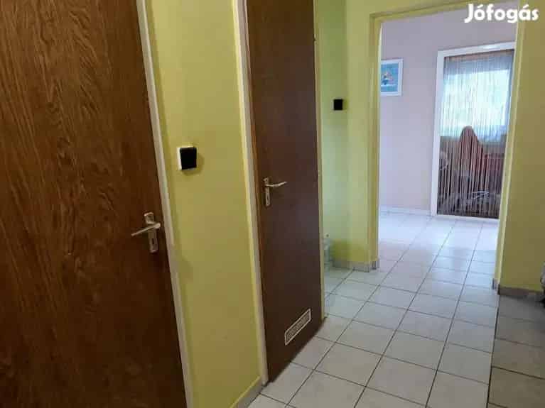 65nm-es 2 1 félszobás lakás Debrecen Tócóskertben eladó