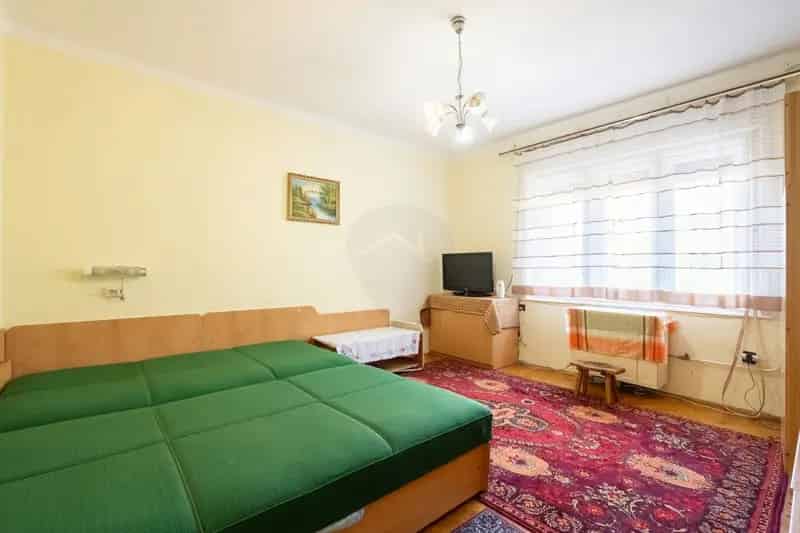 Oroszlányi Ikerház 872m2-es Telken 3+2 Szoba Garázzsal