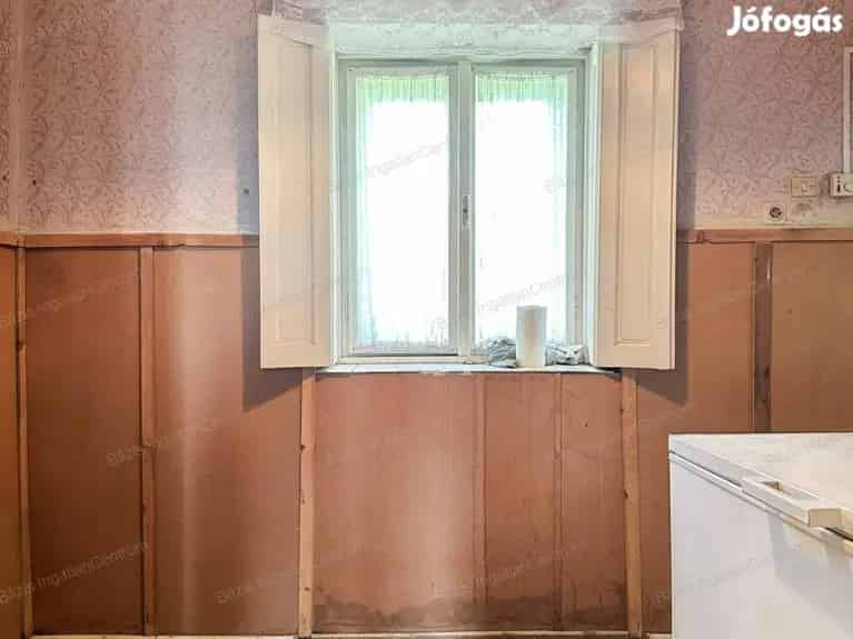 Mélykúti családi ház eladó - 61 nm - garázs - gazdasági épületek