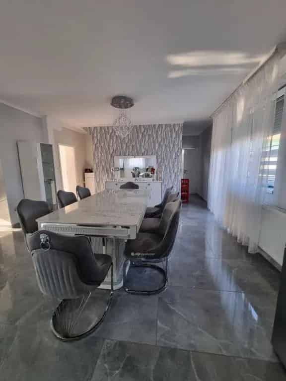 Pápai családi ház eladó felújított 127 m2 2 szintes garázzsal