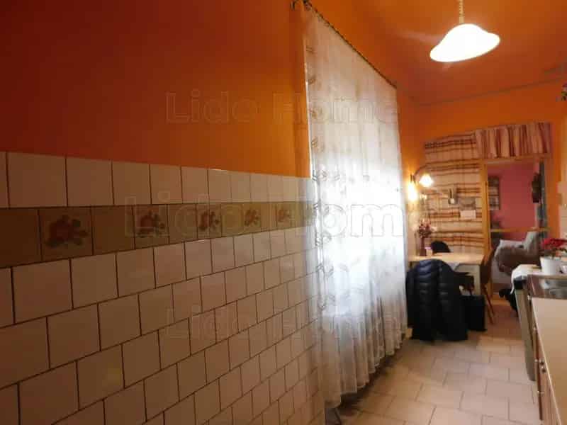 Csikóstőttősi családi ház eladó 200m2 műhellyel