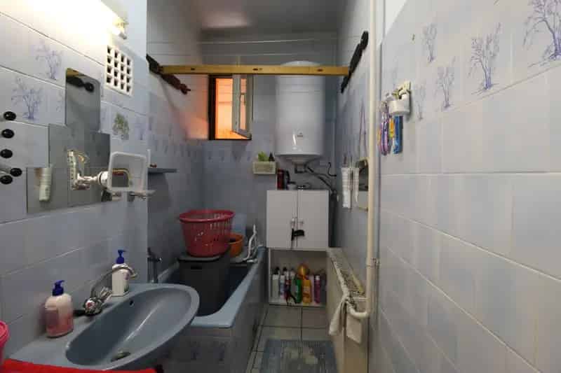 Téten eladó családi ház - 110 m² - 775 m² telek - garázs - két fürdő